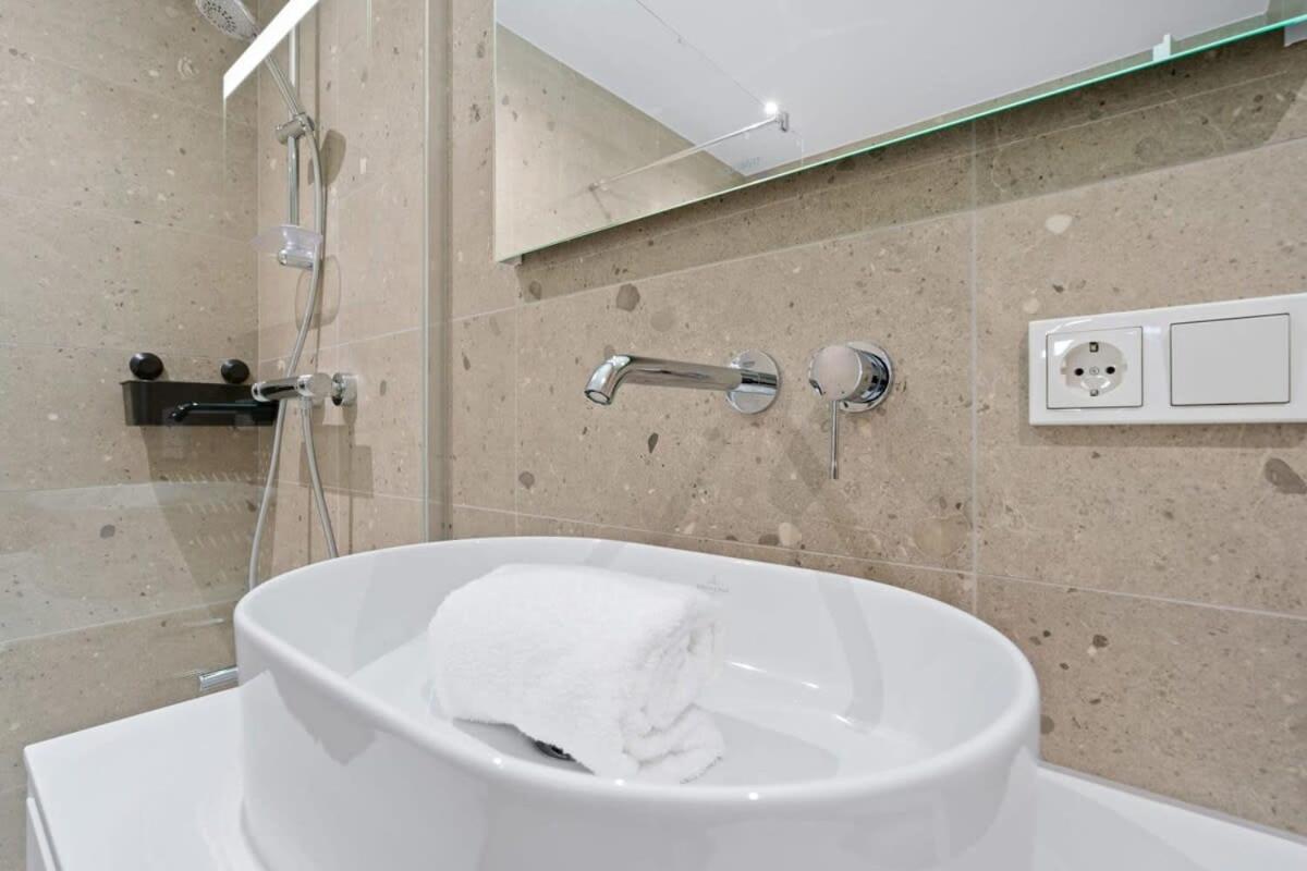 Luxurious 2Br Apt With Balcony In Luxembourgアパートメント エクステリア 写真