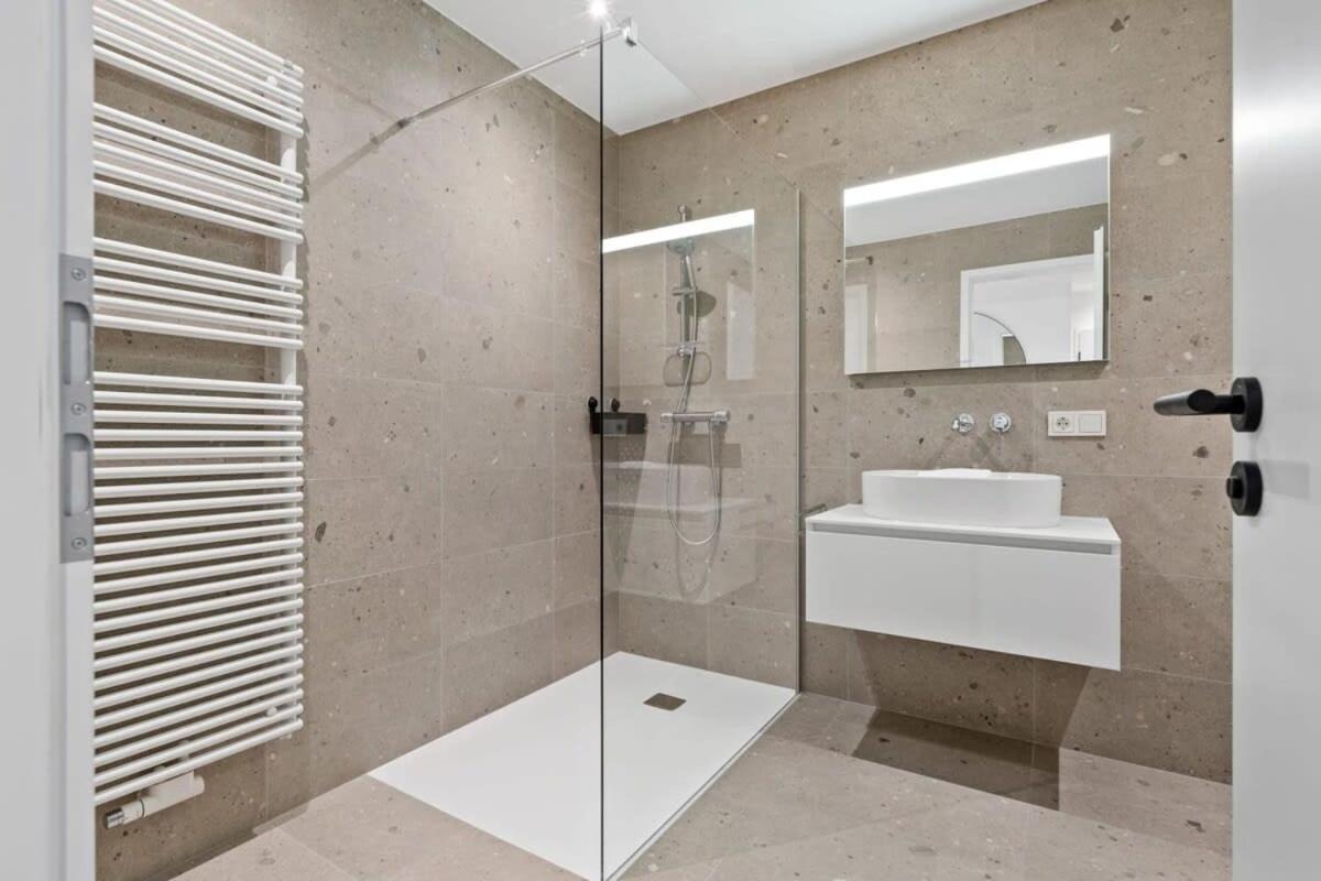 Luxurious 2Br Apt With Balcony In Luxembourgアパートメント エクステリア 写真