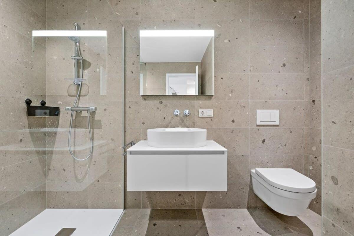 Luxurious 2Br Apt With Balcony In Luxembourgアパートメント エクステリア 写真
